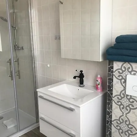 Ikar Guest house